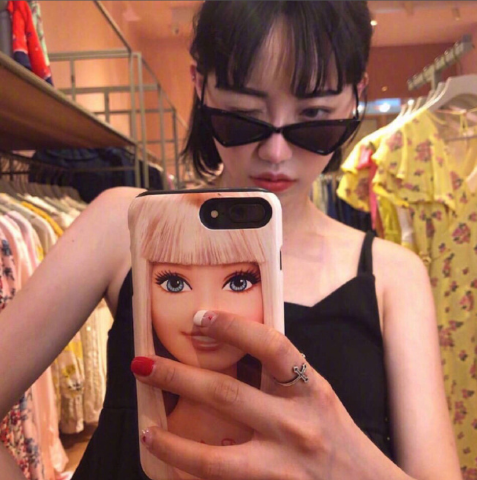 完美驾驭的了二次元刘海的美少女自拍照