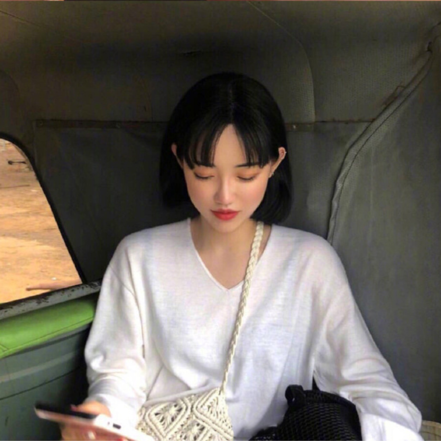 完美驾驭的了二次元刘海的美少女自拍照