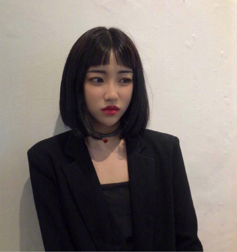 完美驾驭的了二次元刘海的美少女自拍照