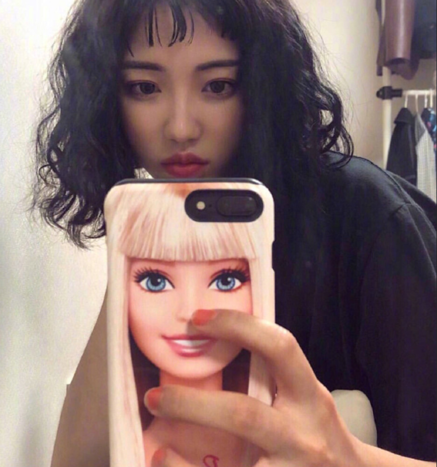 完美驾驭的了二次元刘海的美少女自拍照