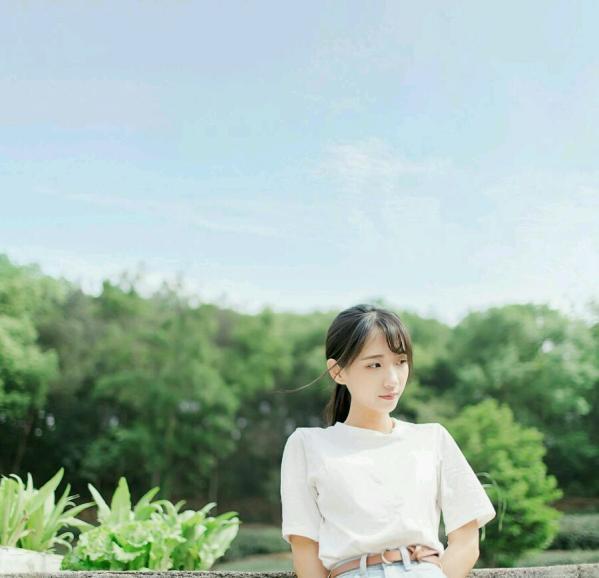 清纯美女小清新图片_有时糊涂一些更快乐