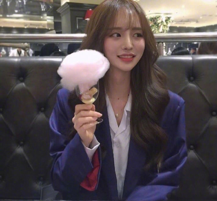 长卷发的美女自拍真的好美一起留长发吧
