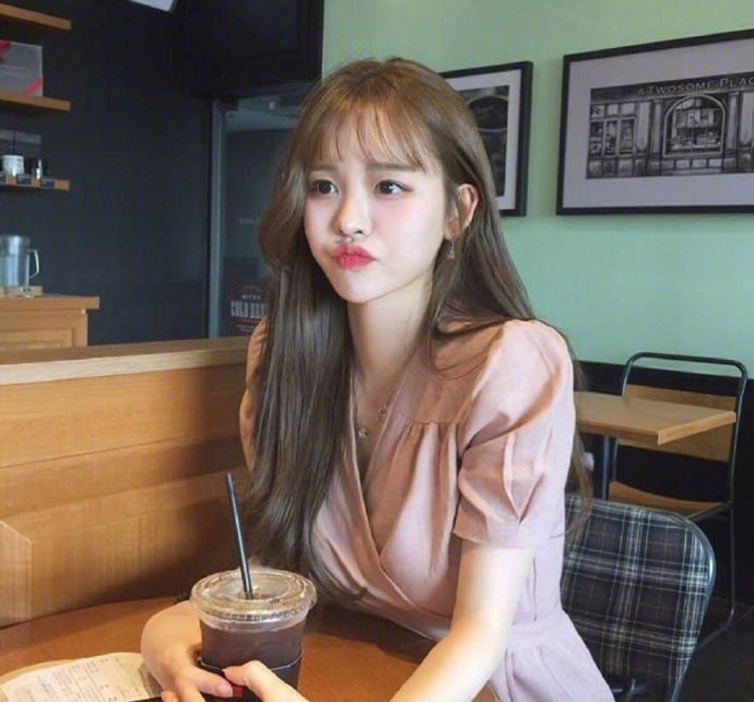 长卷发的美女自拍真的好美一起留长发吧