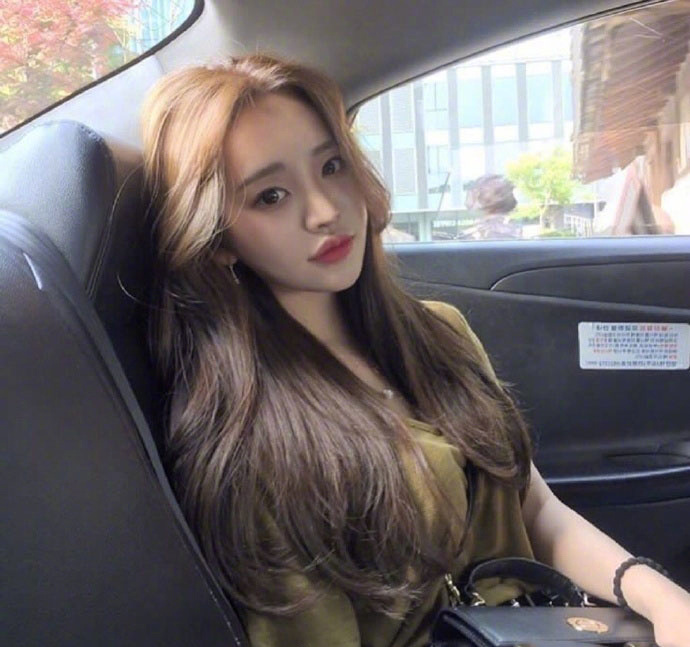 长卷发的美女自拍真的好美一起留长发吧