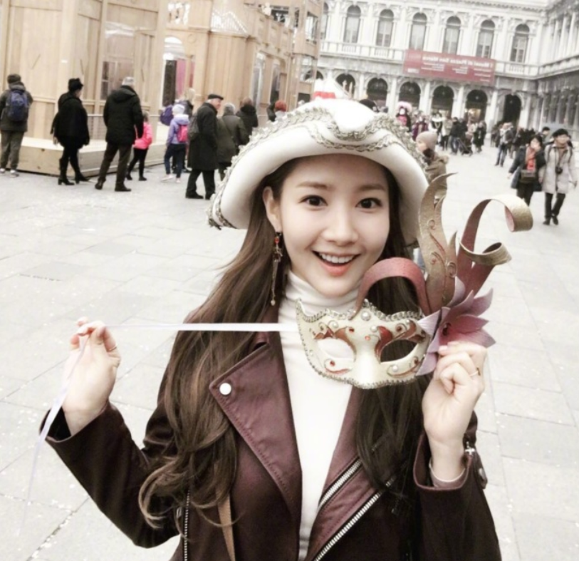 韩国美女明星朴敏英私照小合辑