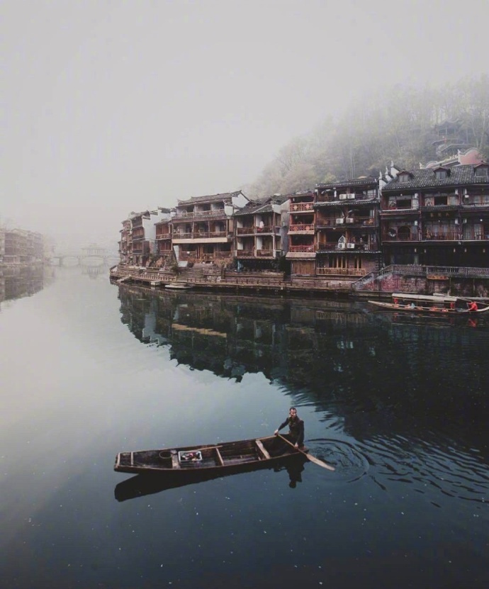 湘西凤凰古城的风光美景图片