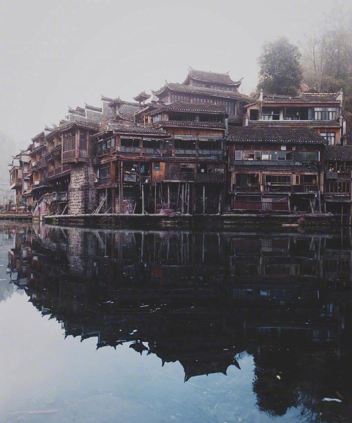 湘西凤凰古城的风光美景图片