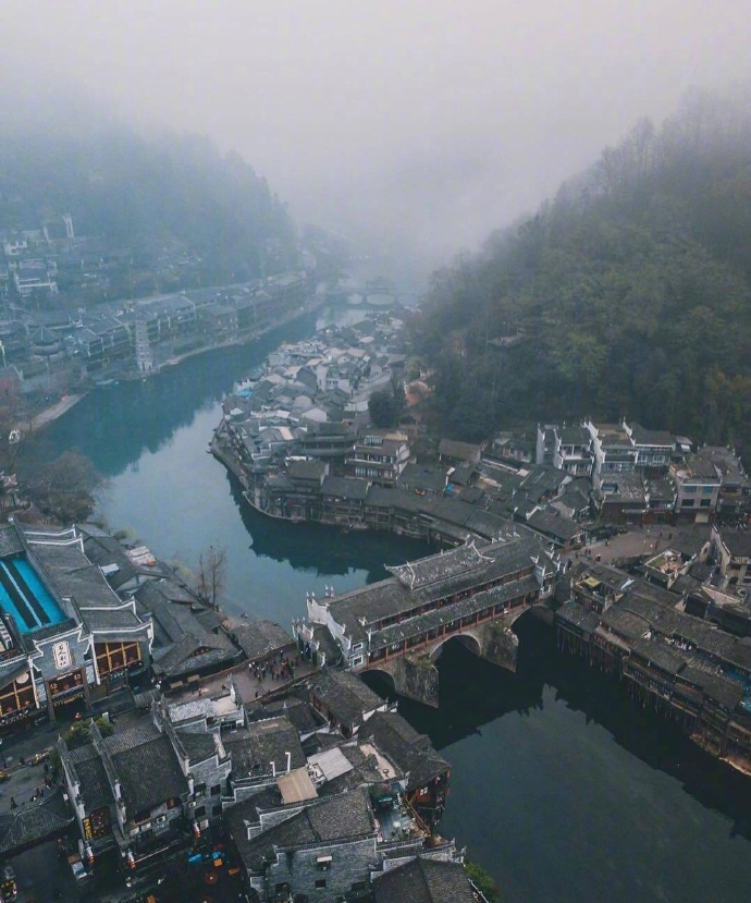 湘西凤凰古城的风光美景图片