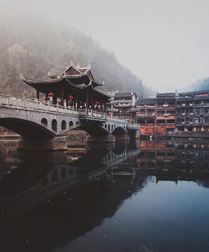 湘西凤凰古城的风光美景图片