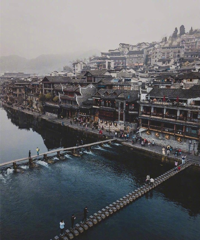 湘西凤凰古城的风光美景图片