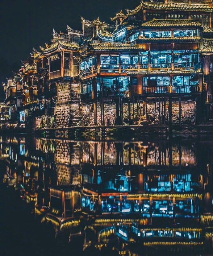 湘西凤凰古城的风光美景图片