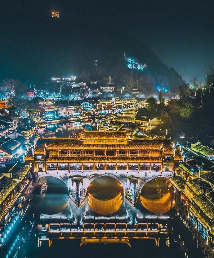 湘西凤凰古城的风光美景图片