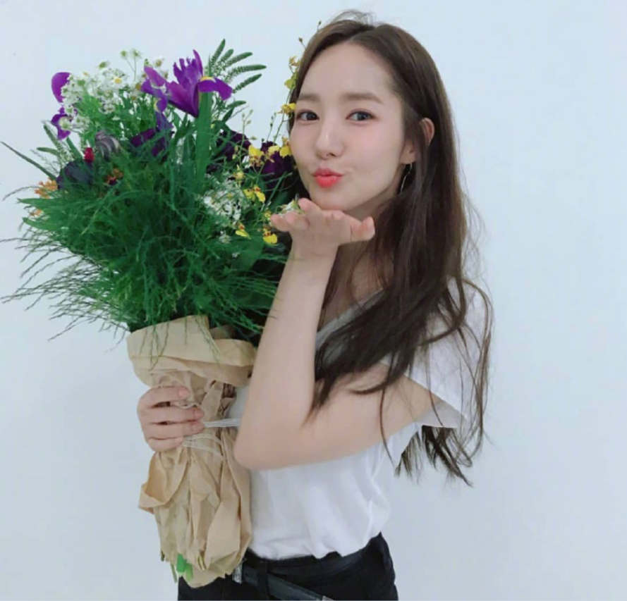 韩国美女明星朴敏英私照美图