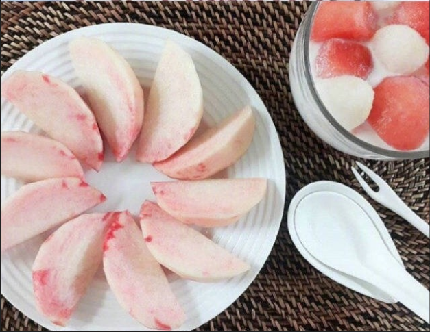 水蜜桃你怎么吃,你爱脆的还是软的呢,我反正爱吃