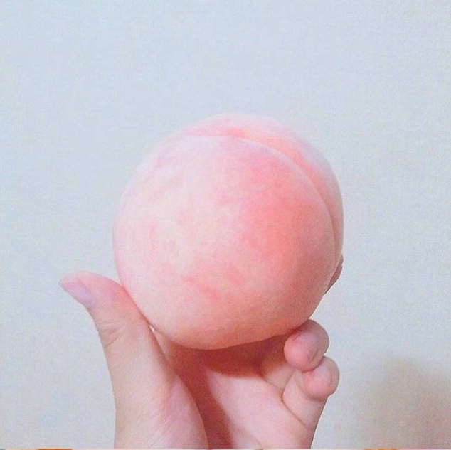 水蜜桃你怎么吃,你爱脆的还是软的呢,我反正爱吃