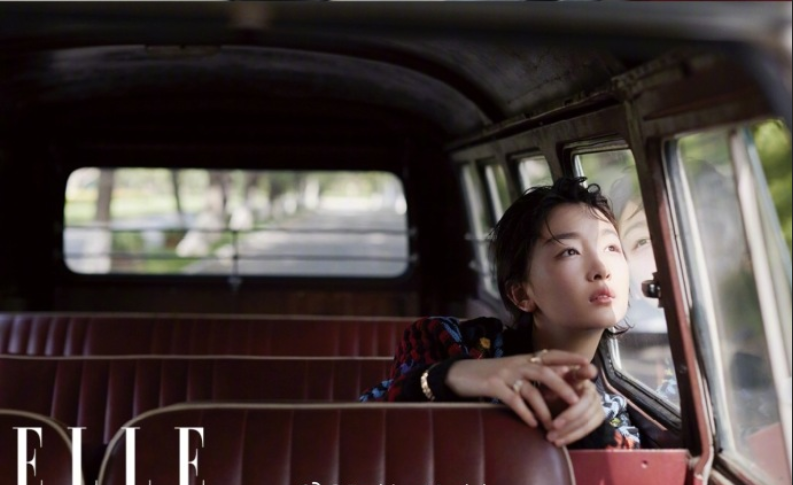 河北美女明星周冬雨登上ELLE中国版八月刊封面时