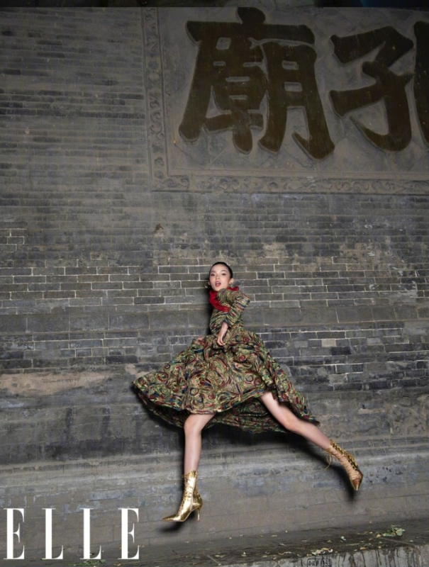 国际超模雎晓雯登上ELLE中国版八月刊封面大片