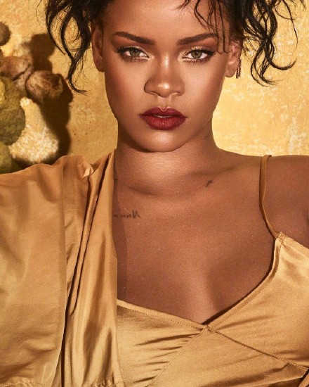 被彩妆副业耽误的欧美美女天后Rihanna美图