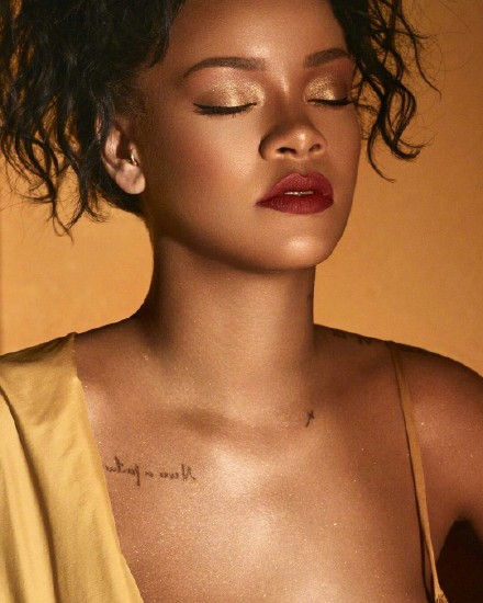 被彩妆副业耽误的欧美美女天后Rihanna美图