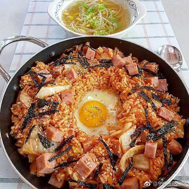 辣白菜炒饭,有没有想来一碗的