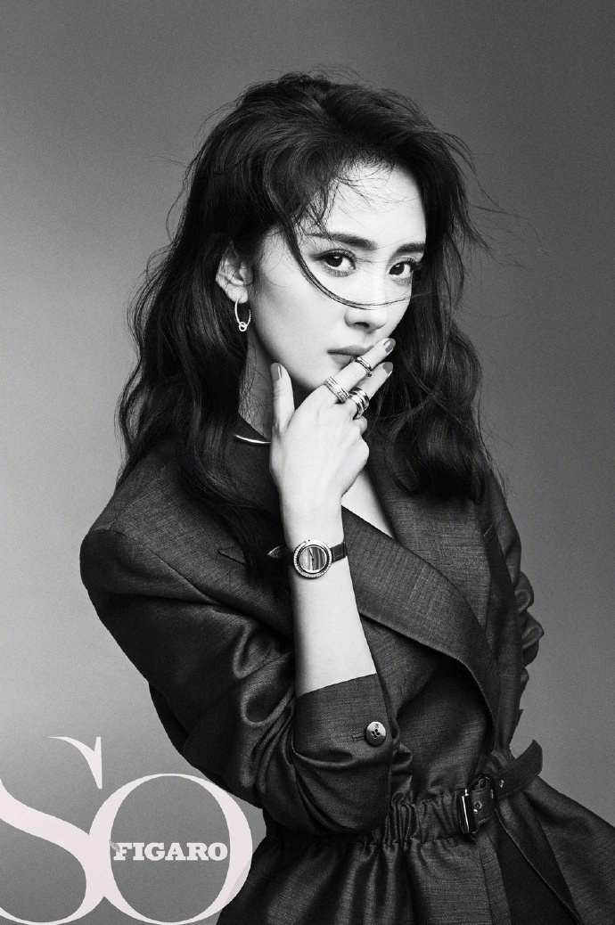 大眼美女明星杨幂《SoFigaro费加罗》黑白质感大片