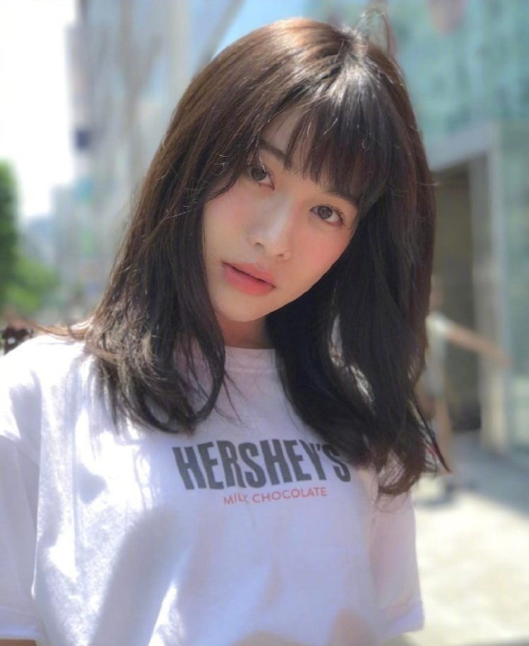 短发美女自拍照,36款中短发发型合集,想换发型可