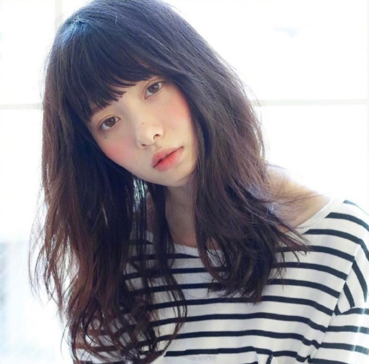 短发美女自拍照,36款中短发发型合集,想换发型可