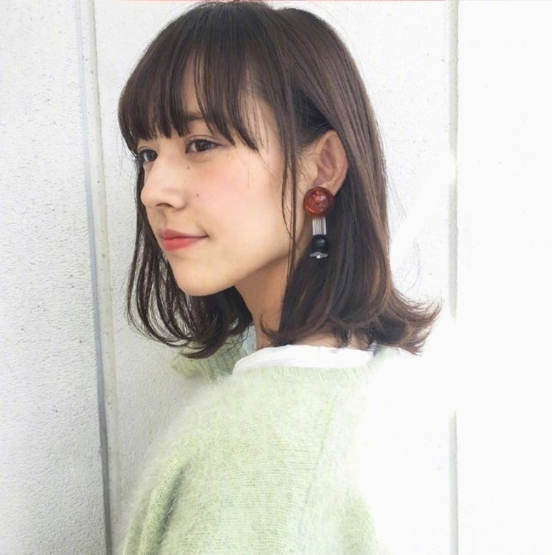 短发美女自拍照,36款中短发发型合集,想换发型可