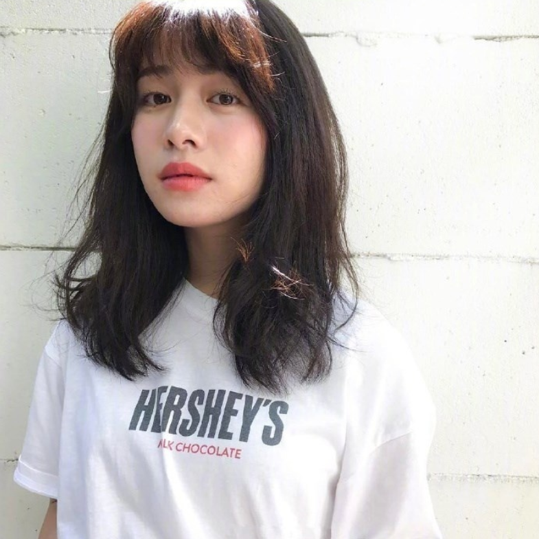 短发美女自拍照,36款中短发发型合集,想换发型可