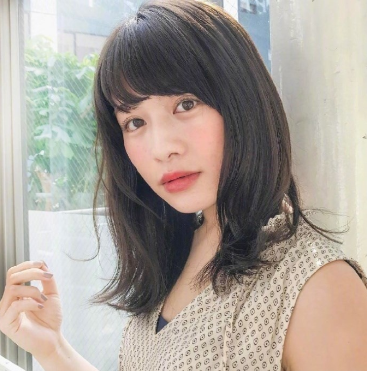 短发美女自拍照,36款中短发发型合集,想换发型可
