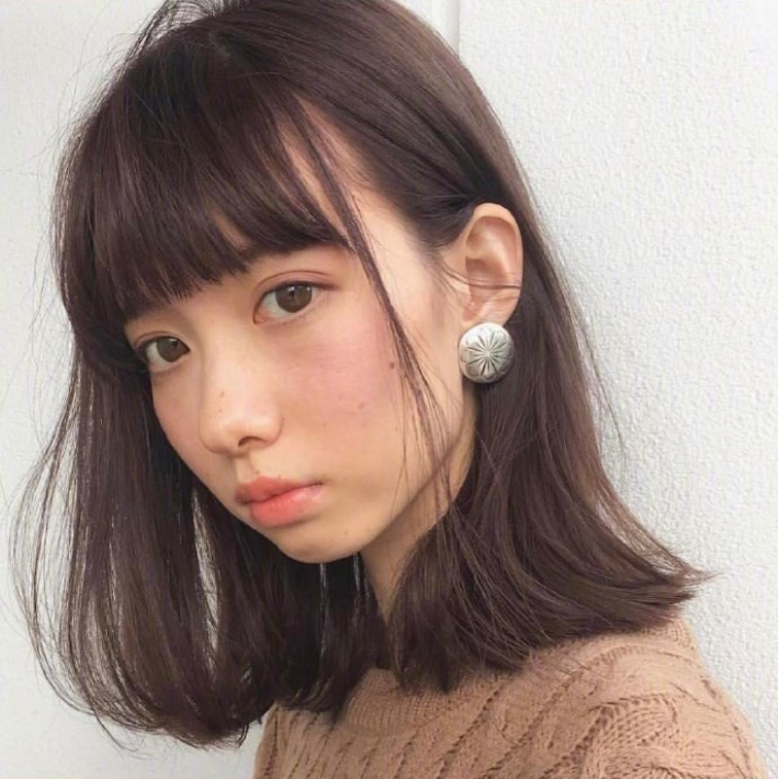 短发美女自拍照,36款中短发发型合集,想换发型可