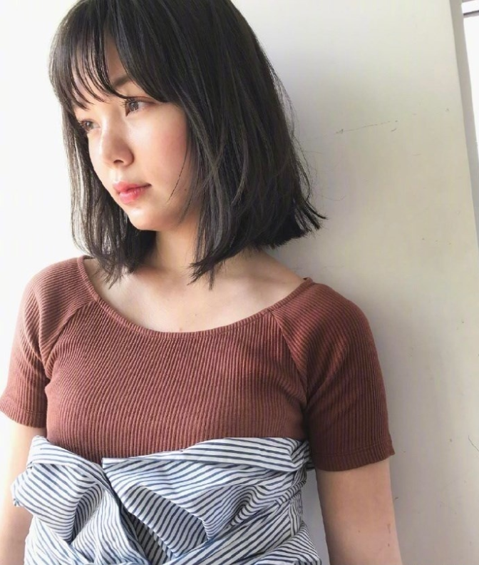 短发美女自拍照,36款中短发发型合集,想换发型可