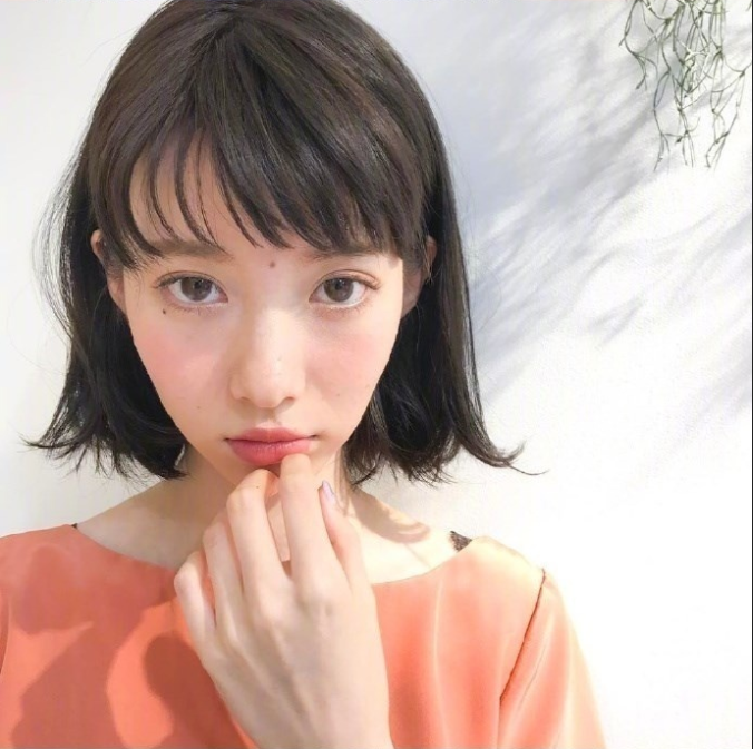 短发美女自拍照,36款中短发发型合集,想换发型可