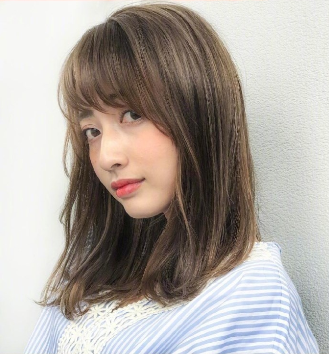 短发美女自拍照,36款中短发发型合集,想换发型可