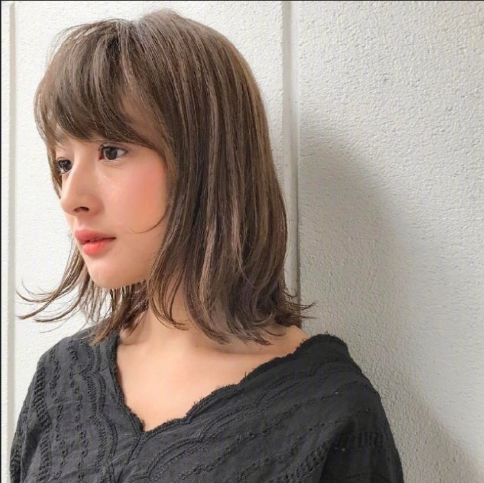 短发美女自拍照,36款中短发发型合集,想换发型可
