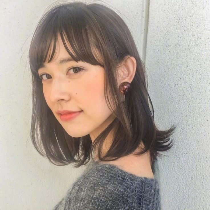 短发美女自拍照,36款中短发发型合集,想换发型可