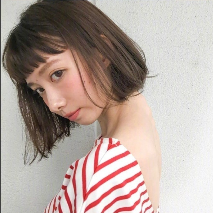 短发美女自拍照,36款中短发发型合集,想换发型可