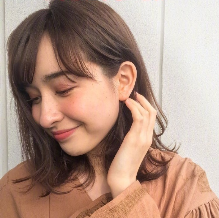 短发美女自拍照,36款中短发发型合集,想换发型可