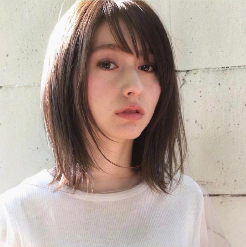 短发美女自拍照,36款中短发发型合集,想换发型可