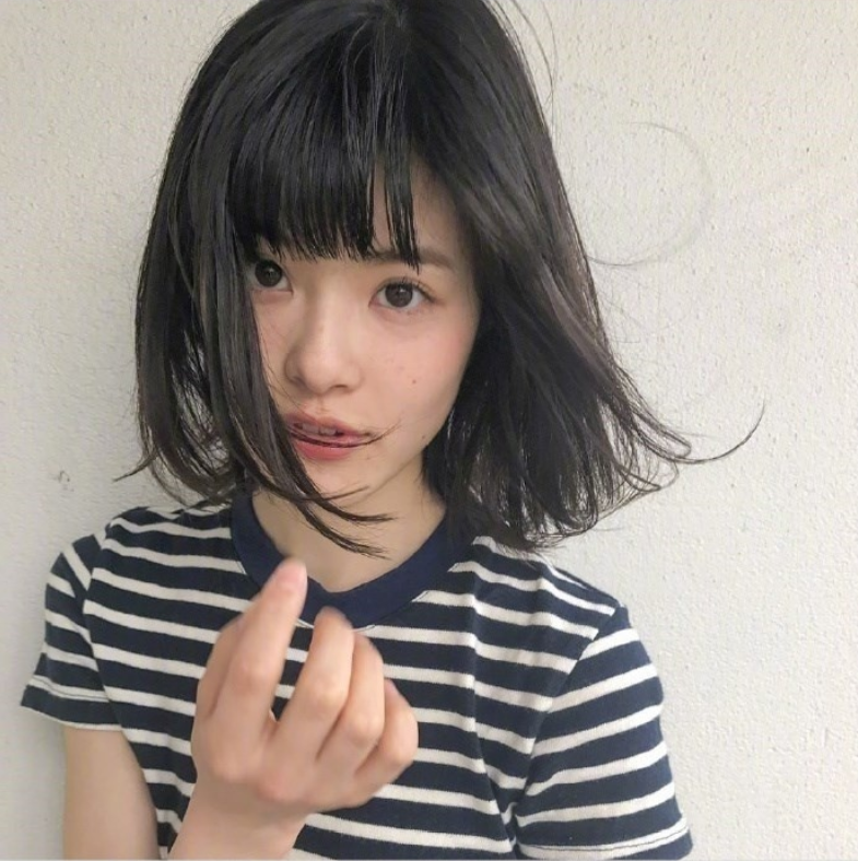 短发美女自拍照,36款中短发发型合集,想换发型可