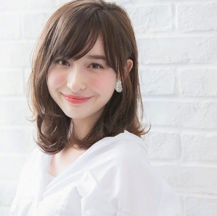 短发美女自拍照,36款中短发发型合集,想换发型可