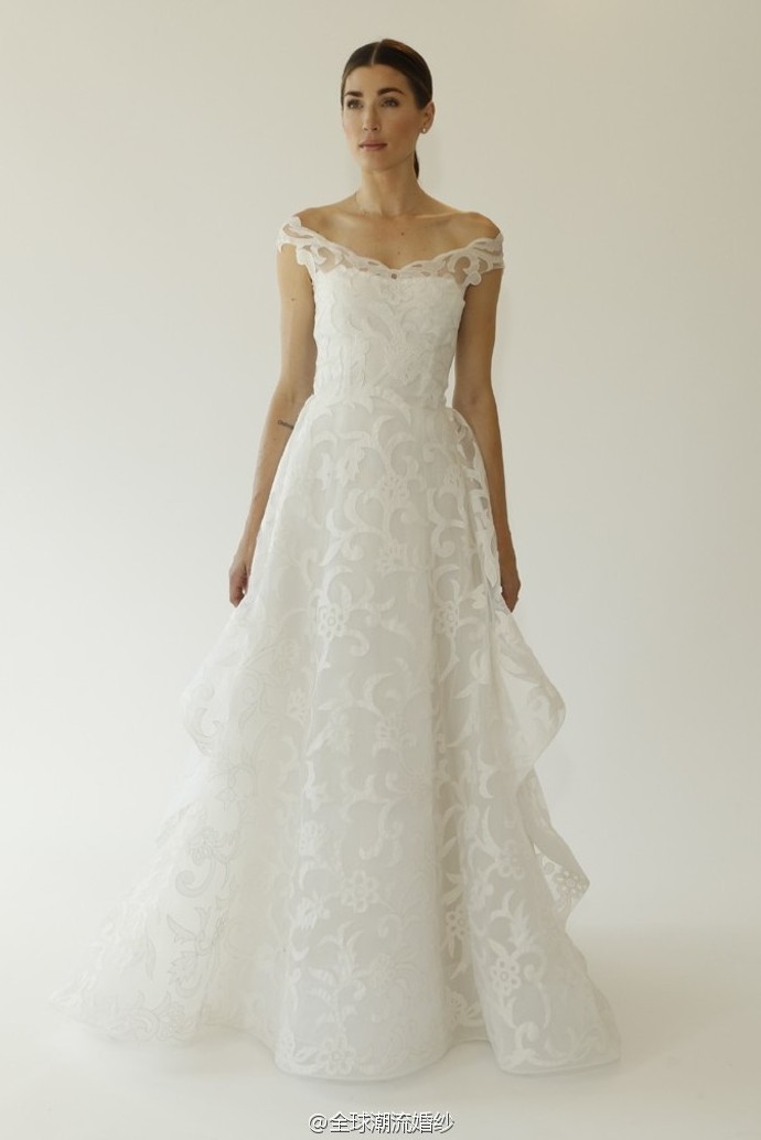 Oscar de la Renta Bridal Fall都说女人穿上婚纱的那一刻