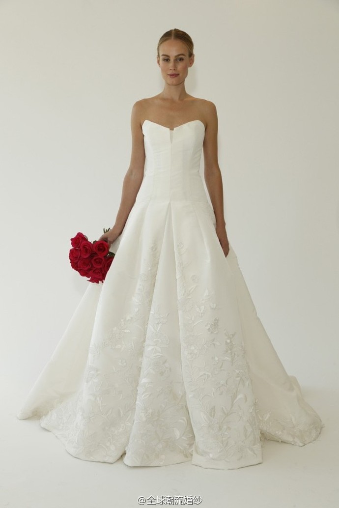 Oscar de la Renta Bridal Fall都说女人穿上婚纱的那一刻