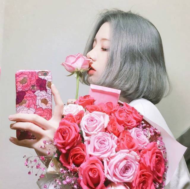 短发美女浅色发色发型参考
