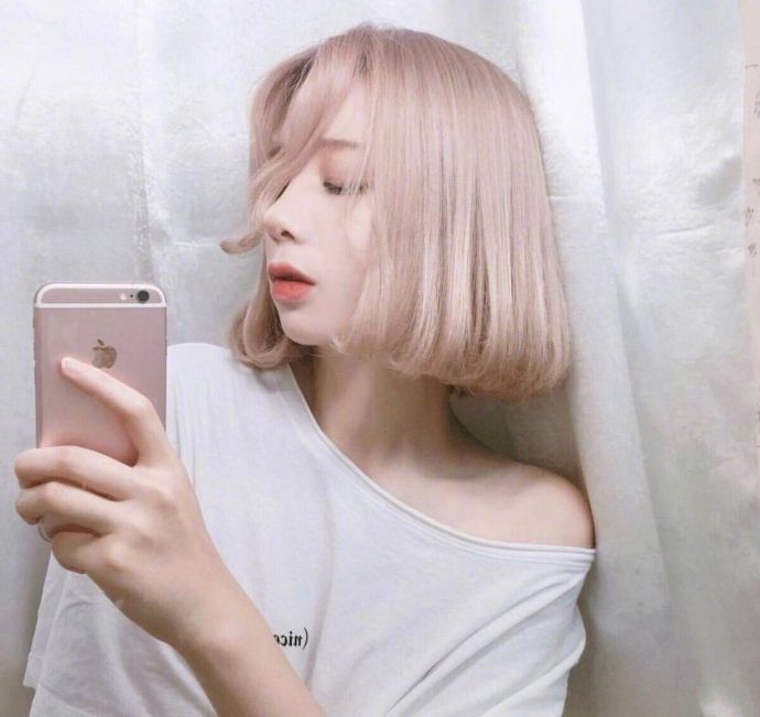 短发美女浅色发色发型参考