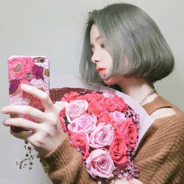 短发美女浅色发色发型参考