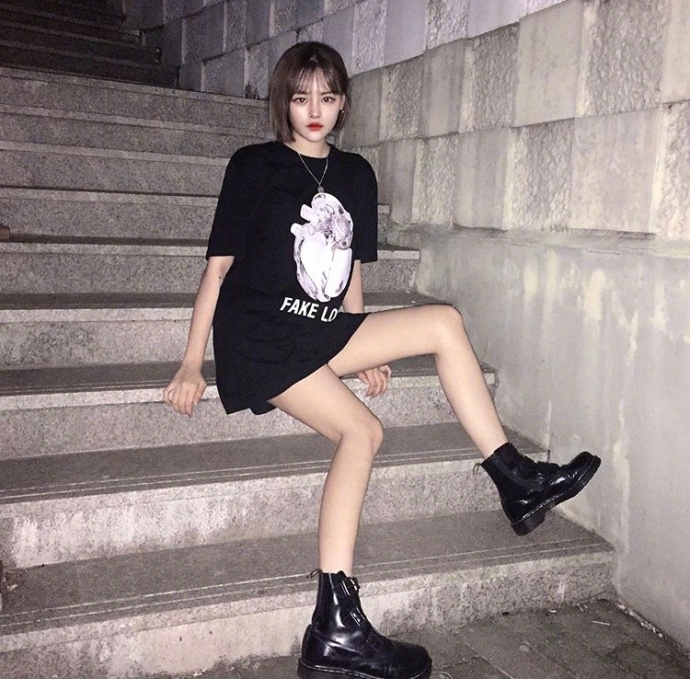 有多少女生喜欢这种酷酷的穿搭方式