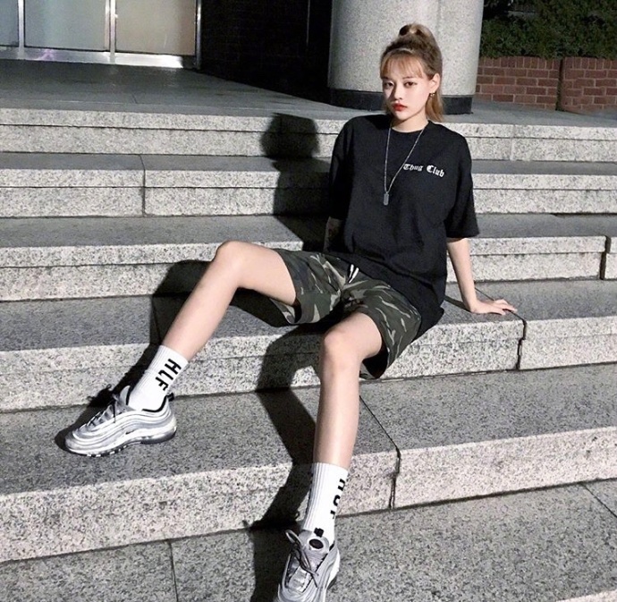 有多少女生喜欢这种酷酷的穿搭方式