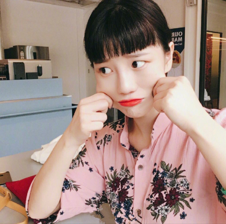可爱感十足的超短刘海清纯美女图片