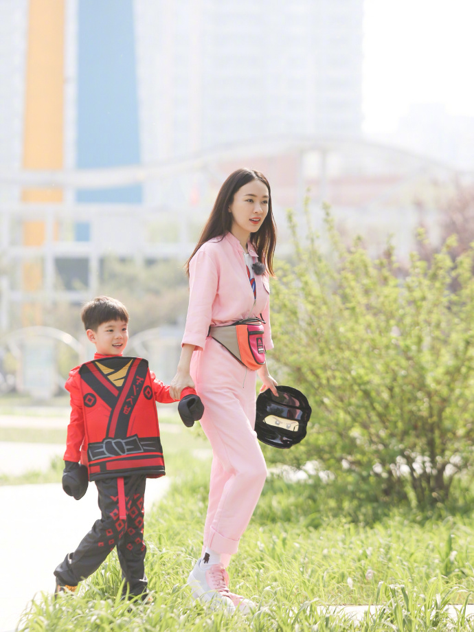 内地美女明星霍思燕少女心十足的日常穿搭参考